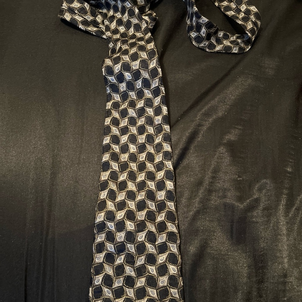 Elegant Geometric Black and Gray Tie